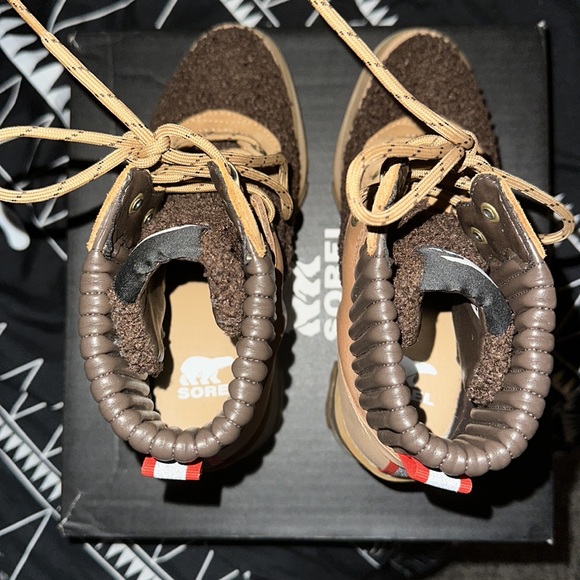 Only worn one time for this past thanksgiving - Picture 5 of 8